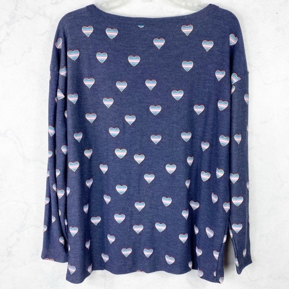 Chaser Classic Navy Beach Hearts Pullover Sweatshirt - Picture 3 of 7